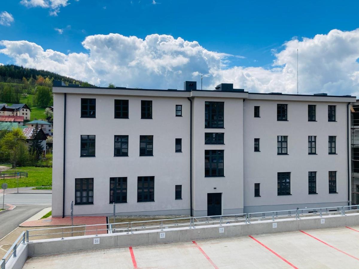 Residence Kotel โรกีนีซ นัด ยีเซอโร ภายนอก รูปภาพ
