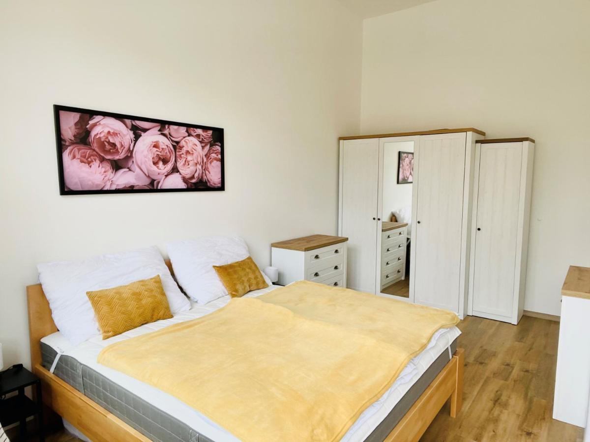 Residence Kotel โรกีนีซ นัด ยีเซอโร ภายนอก รูปภาพ