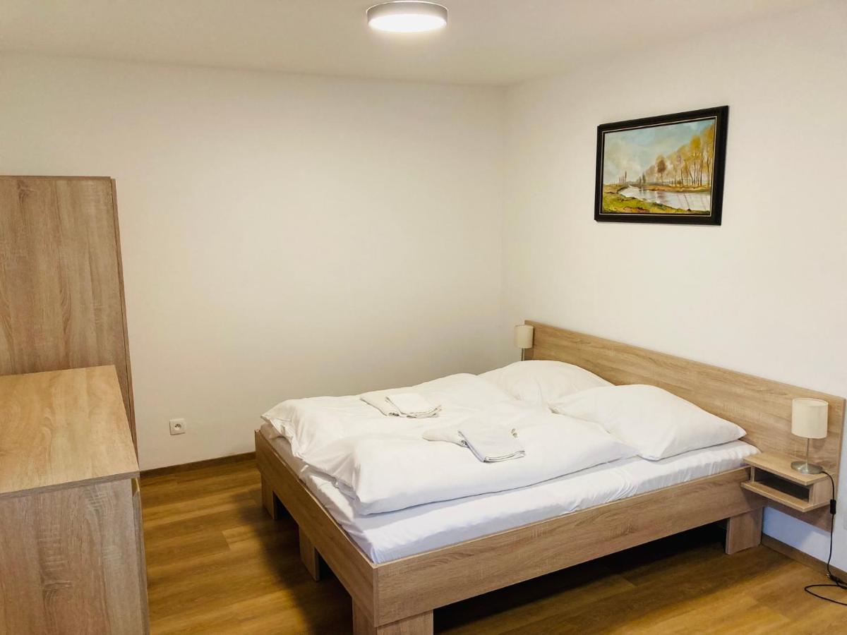 Residence Kotel โรกีนีซ นัด ยีเซอโร ภายนอก รูปภาพ